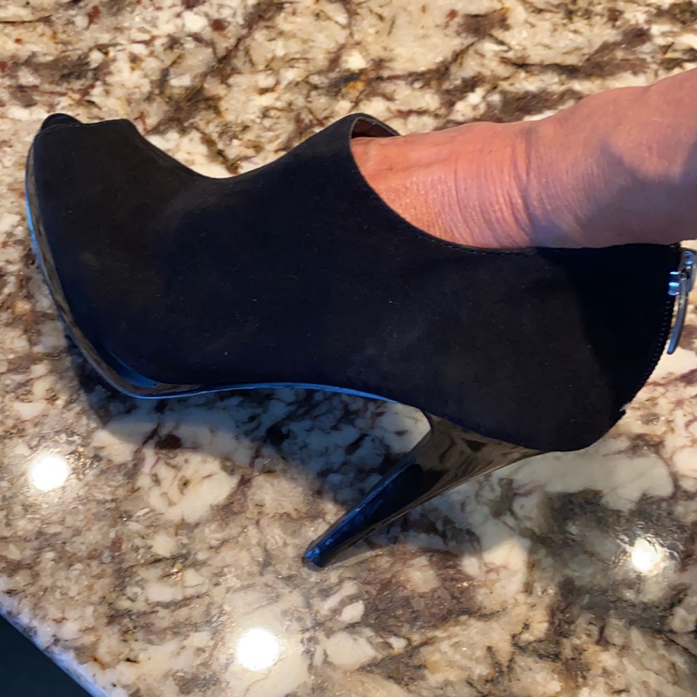 Nine West suede leather peep toe platform heels